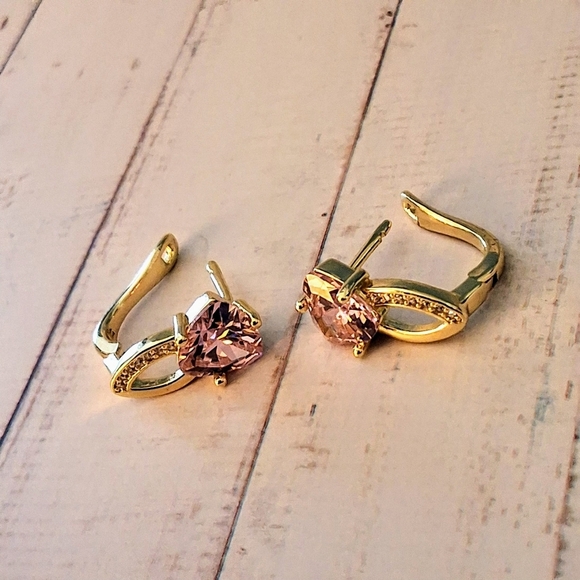 💥 Pretty Bird Sweetheart Huggie Earrings – Gold-Plated with Pink Crystal Charm - Picture 8 of 8